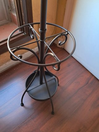 Paragüero/Perchero de forja.70€ Precio tienda 135€