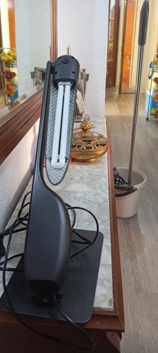 Lámpara de escritorio negra