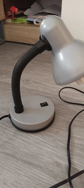 Lámpara de escritorio negra