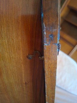 Reloj de pared antiguo de madera vintage