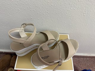 Sandalias Nero Giardini Piel Beige y Blanca
