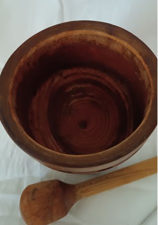 Mortaio antico in legno con pestello