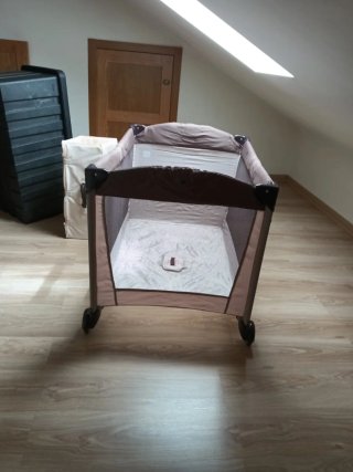 Cuna de viaje plegable