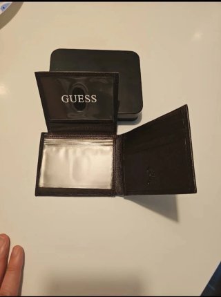 Cartera de piel Guess marrón