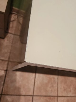 Escritorio blanco y lejano blanca