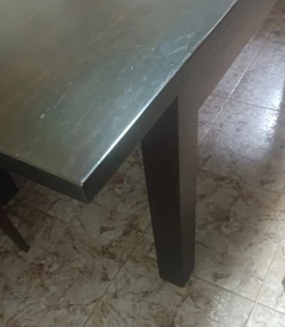 Mesa y 4 sillas comedor madera oscura
