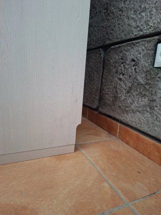 Cama abatible con estanterías