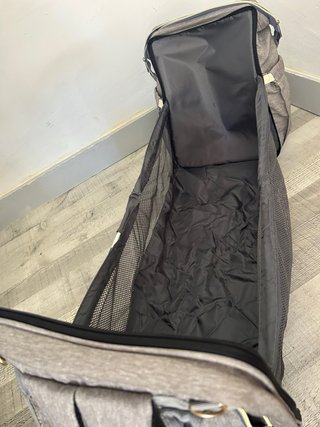 Pañalera Lequeen gris con cambiador