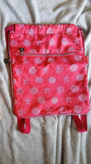 Mochila Carpisa roja con estrellas y círculos