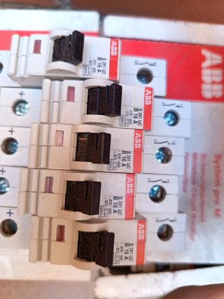 Caja  Interruptores automáticos ABB