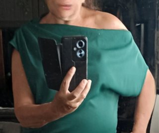 Top asimétrico verde talla 48