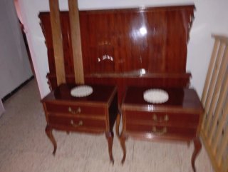 Cabecero de cama de madera oscura