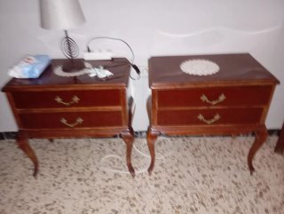 Cabecero de cama de madera oscura
