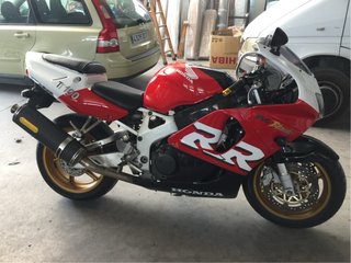 Honda CBR 900 RR 98  ni cambio ni negocio precio