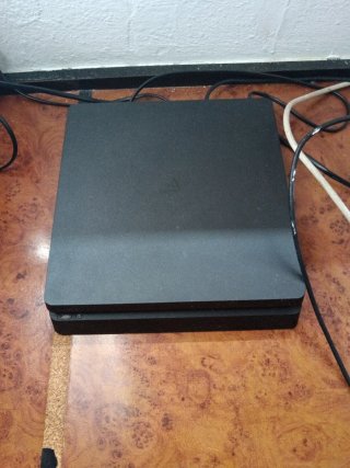 PS4 Slim + Juegos con progreso y cable hdmi