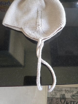 Gorro de punto para bebé con pompón
