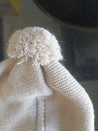 Gorro de punto para bebé con pompón
