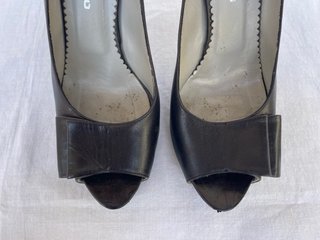 Décolleté Ted de Lisio nere con fiocco