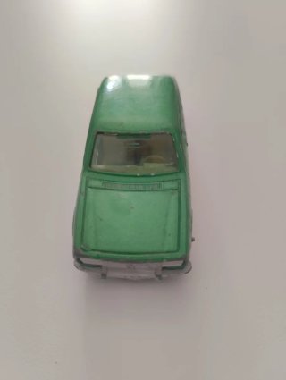 Peugeot 504 (verde metalizado) de Guisval