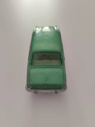 Peugeot 504 (verde metalizado) de Guisval