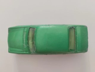 Peugeot 504 (verde metalizado) de Guisval
