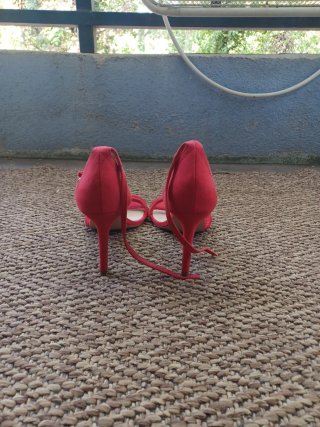 Sandalias de tacón rojas. Talla 41. Casi nuevas