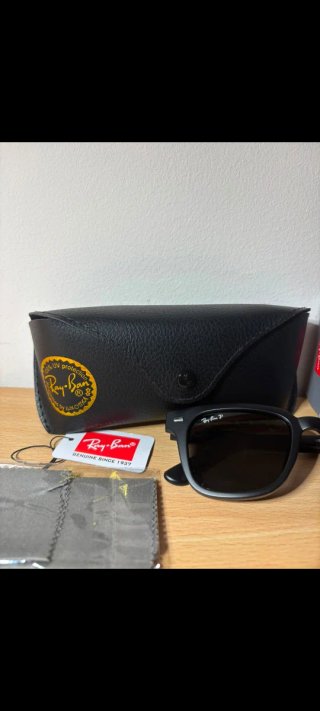 Gafas de sol Ray-Ban negras polarizadas