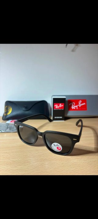 Gafas de sol Ray-Ban negras polarizadas