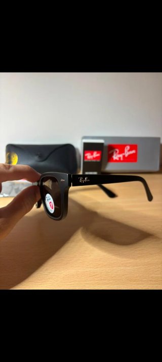 Gafas de sol Ray-Ban negras polarizadas