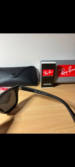 Gafas de sol Ray-Ban negras polarizadas