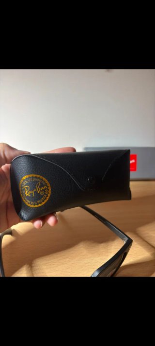 Gafas de sol Ray-Ban negras polarizadas