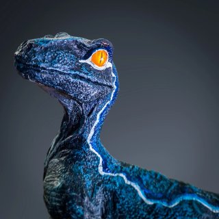 Statua Baby Blue Velociraptor