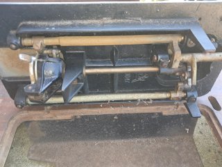 Máquina de coser Alfa antigua Solo entrega en mano