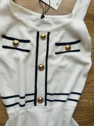 Mini abito bianco con bottoni oro