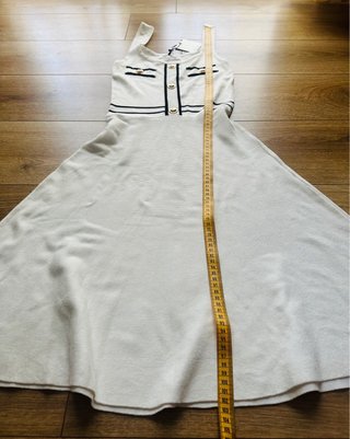 Mini abito bianco con bottoni oro