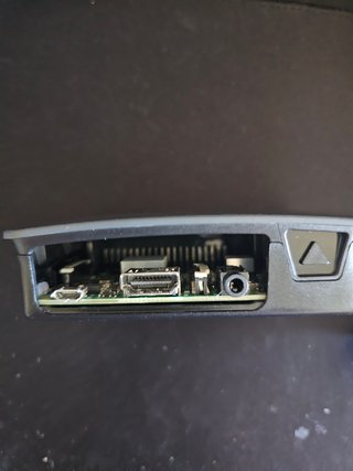 Raspberry Pi 3 B v1.2 con case e caricatore