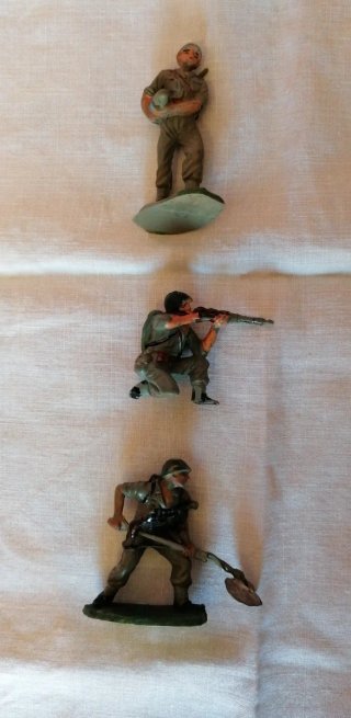 Vecchi soldatini. Serie II GUERRA MONDIALE. Tre