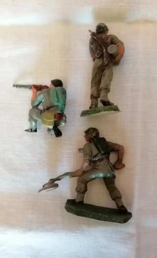Vecchi soldatini. Serie II GUERRA MONDIALE. Tre