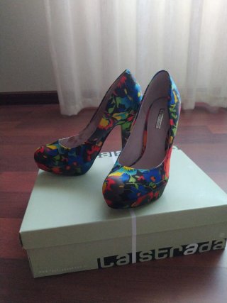 Zapatos de tacón multicolor talla 37