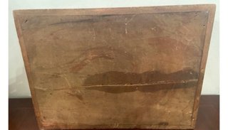Caja antigua de madera con detalle dorado
