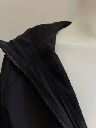 Chubasquero Zara Negro con Capucha