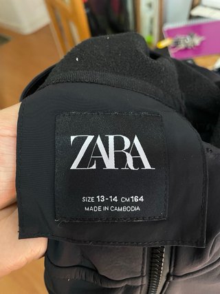 Chubasquero Zara Negro con Capucha