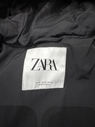 Abrigo Zara Negro con Capucha