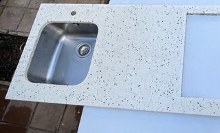 Encimera de piedra con fregadero