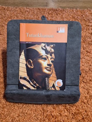 Tutankhamun - Julie Hart - libro en inglés
