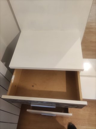 Mueble recibidor blanco con espejo
