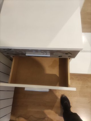 Mueble recibidor blanco con espejo