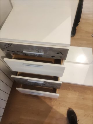Mueble recibidor blanco con espejo
