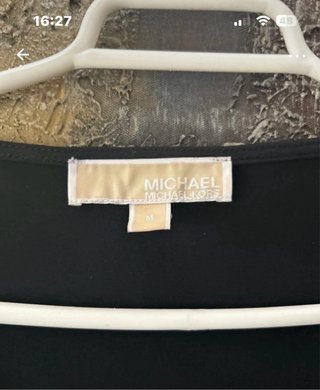 Top Michael Kors Negro con Detalle Metálico
