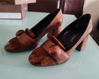 Zapatos de salón tacón ancho, elegantes. Cobre